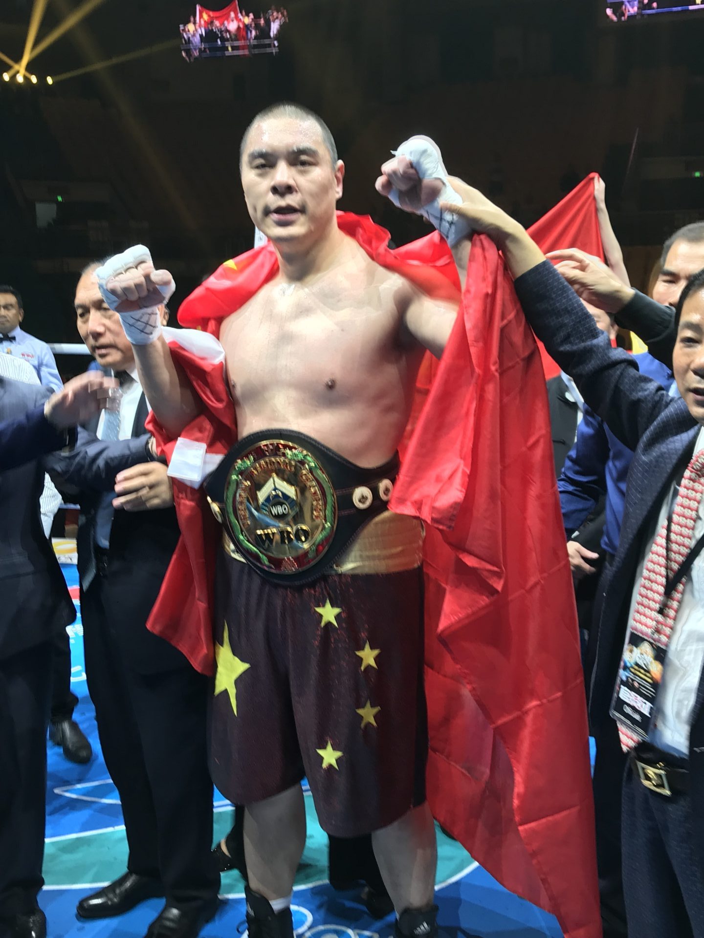 Zhang Zhilei wearing his champion belt