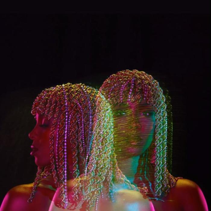 Kelly Rowland wearing a metallic head piece moving her head